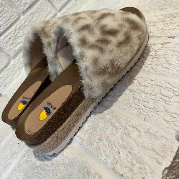 Leopard Fuzzy Slides - Picture 6 of 7